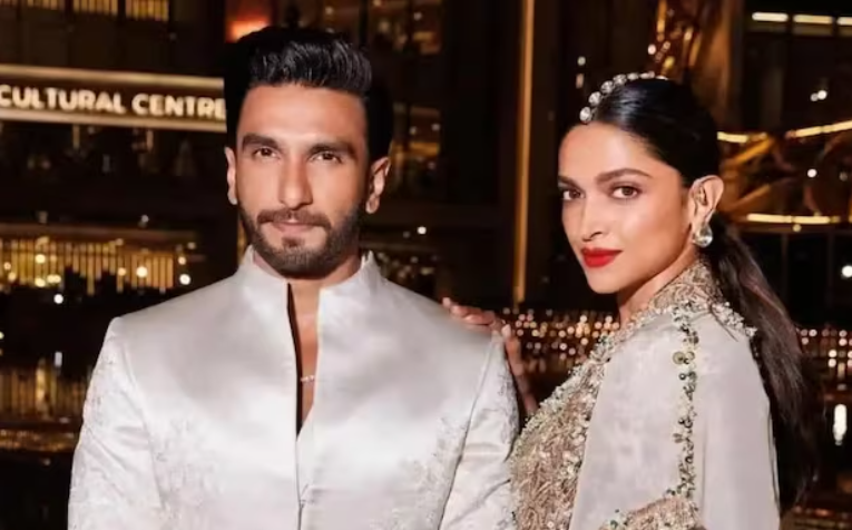 Deepika Padukone Pregnent: दीपिका पादुकोण और रणवीर सिंह जल्द ही पैरेंट्स बनने वाले हैं,सोशल मीडिया पर कपल को फैंस और सेलेब्स ढेरों बधाई दे रहे हैं।