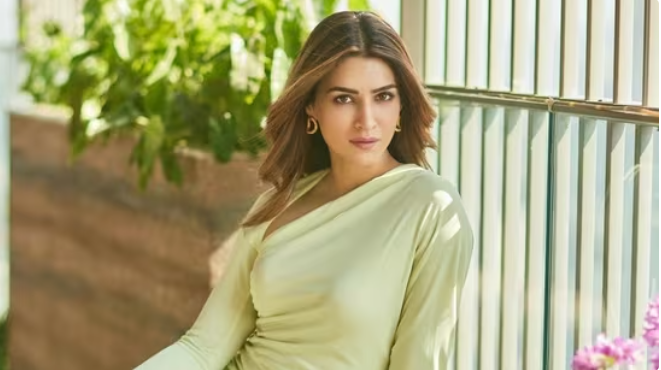 Kriti Sanon Upcoming Movies: आज हम आपको कृति सैनॉन की आने वाली कुछ फिल्मों के बारे में बताएंगे,आइए, इस लिस्ट पर एक नजर डालते है।