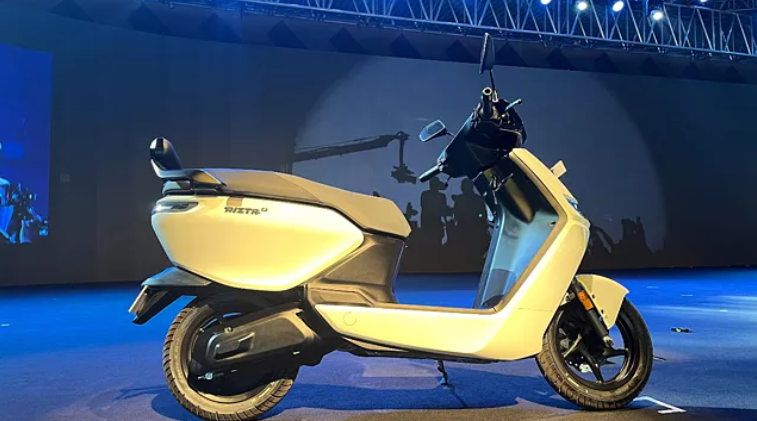 Ather Rizta Electric Scooter Launched: लंबे समय बाद इलेक्ट्रिक स्कूटरों की दिग्गज कंपनी Ather ने वापसी की है अपने नए फैमिली स्कूटर ‘Rizta’ के साथ|